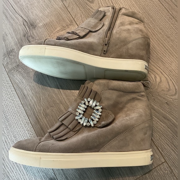 Kennel & Schmenger Trainer Hidden Wedge Sneaker with decorative buckle - Picture 5 of 10